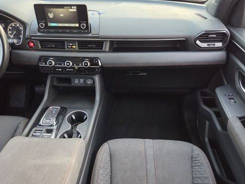 Used 2023 Honda Pilot Sport image 14