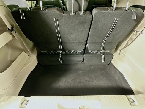 Used 2023 Chrysler Pacifica Touring-L image 33