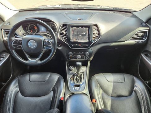 Used 2019 Jeep Cherokee Limited AWD/4WD image 3