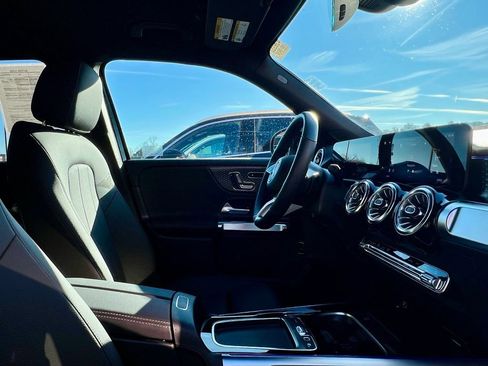 Certified 2025 Mercedes-Benz GLB 250 4MATIC image 15