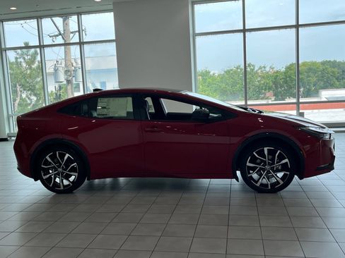 New 2026 Toyota Prius Plug-In Hybrid FWD image 11