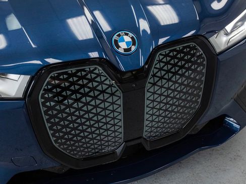 Used 2025 BMW iX xDrive50 image 9