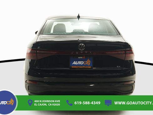 Used 2025 Volkswagen Jetta SE FWD image 12