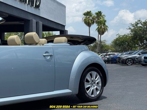 Used 2010 Volkswagen Beetle Convertible FWD image 4