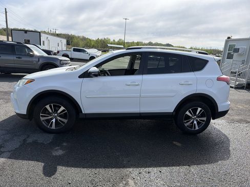 Used 2017 Toyota RAV4 XLE w/ All Weather Liner Package AWD/4WD image 10