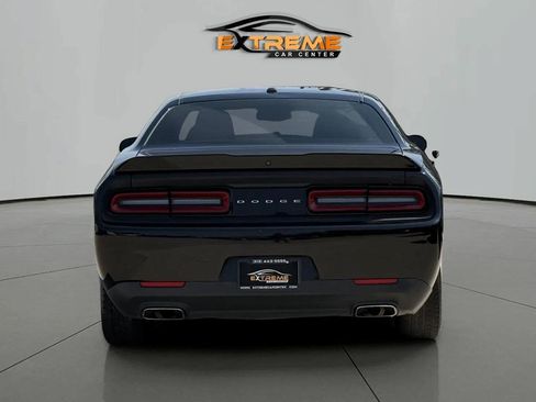 Used 2018 Dodge Challenger SXT RWD image 5