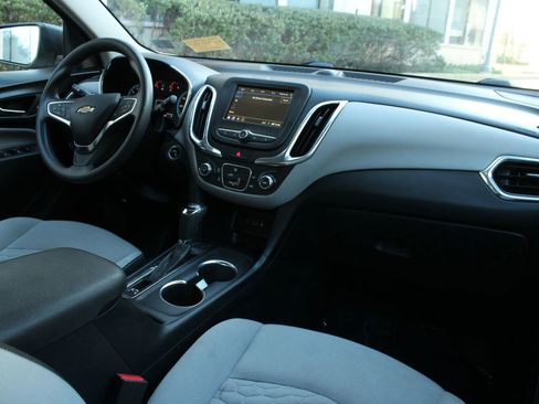 Used 2019 Chevrolet Equinox LS w/ LS Convenience Package image 17