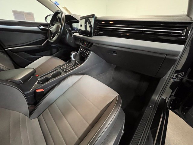 Used 2025 Volkswagen Jetta SE FWD image 9