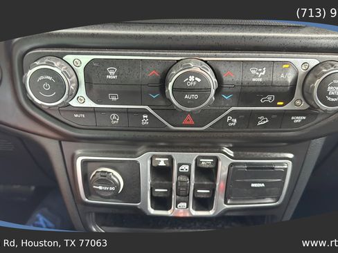 Used 2018 Jeep Wrangler Unlimited Sport S image 44