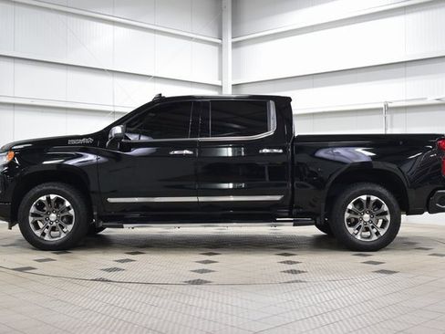 Used 2024 Chevrolet Silverado 1500 High Country w/ Technology Package image 4