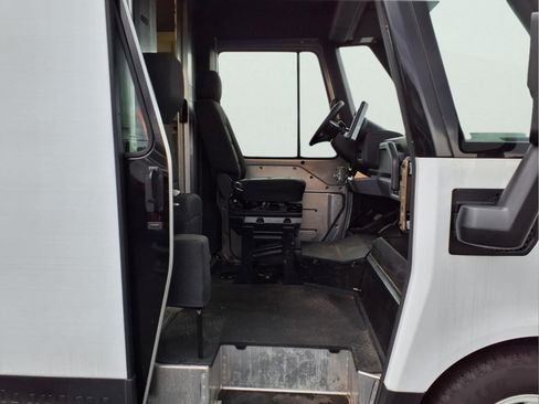 Used 2024 Chevrolet Brightdrop 600 w/ Commercial Equipment Package AWD/4WD image 6