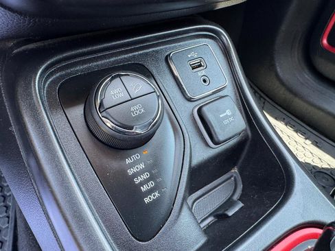 Used 2018 Jeep Compass Trailhawk AWD/4WD image 32