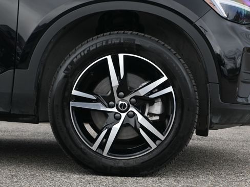 Used 2025 Volvo XC40 B5 Core image 20