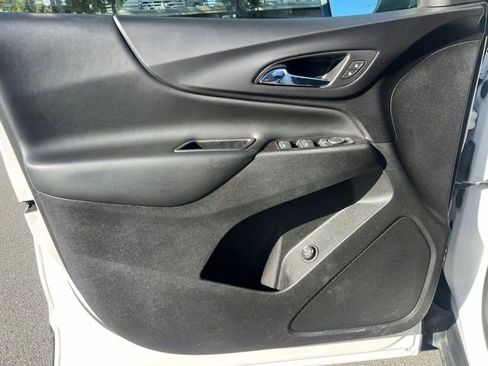 Used 2018 Chevrolet Equinox LT FWD image 17