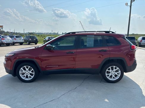 Used 2016 Jeep Cherokee Sport FWD image 7