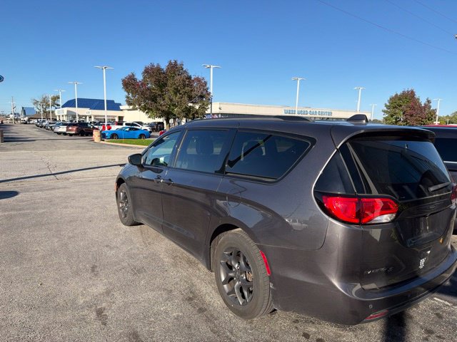 Used 2019 Chrysler Pacifica Touring-L w/ S Appearance Package FWD image 5