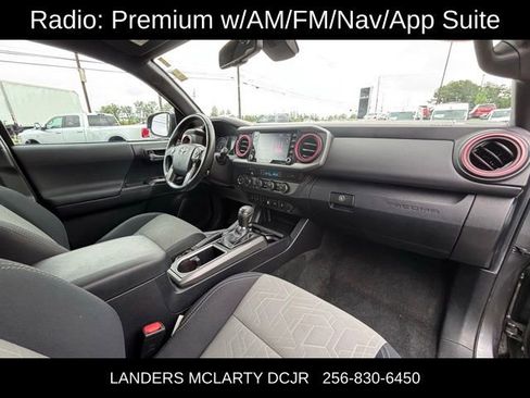 Used 2022 Toyota Tacoma TRD Off-Road w/ Technology Package AWD/4WD image 9
