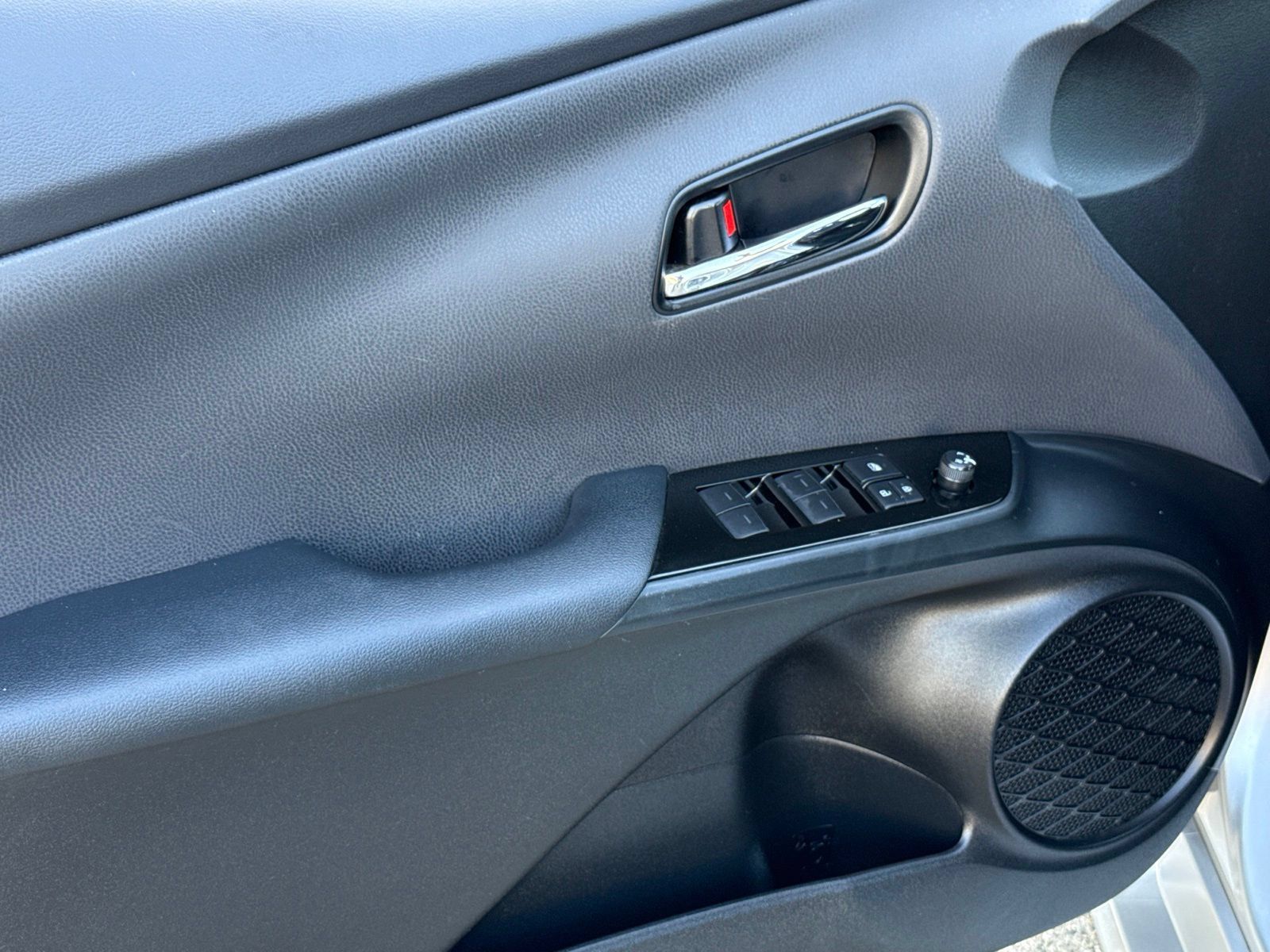 Used 2020 Toyota Prius Prime XLE FWD image 19