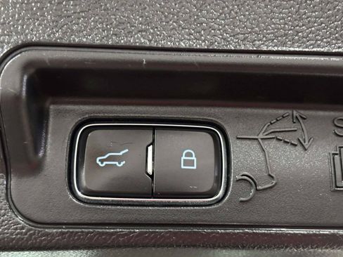 Used 2020 Ford Explorer XLT w/ Equipment Group 202A AWD/4WD image 7