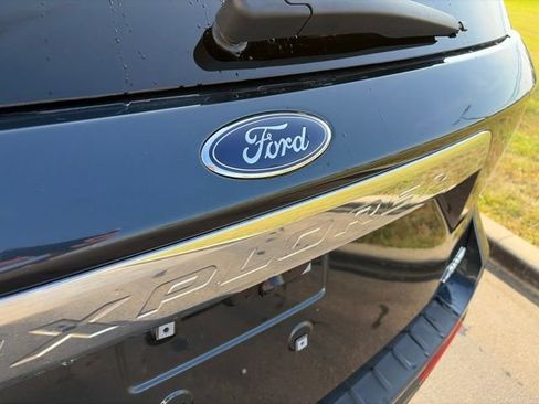 Used 2022 Ford Explorer XLT w/ Equipment Group 202A AWD/4WD image 50