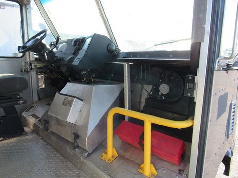 Used 2019 Ford E-450 and Econoline 450 Super Duty image 13