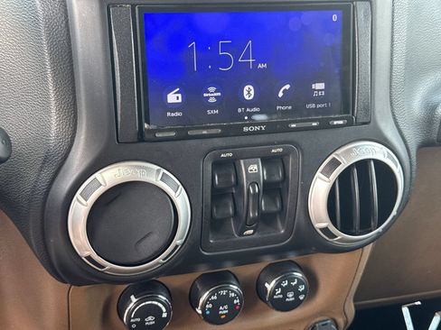 Used 2012 Jeep Wrangler Unlimited Rubicon w/ Dual Top Group AWD/4WD image 24