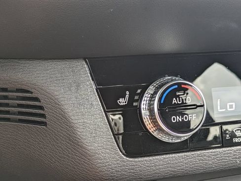 Used 2024 Mitsubishi Outlander SE FWD image 24