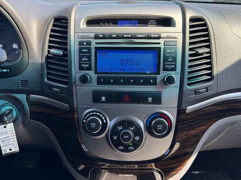 Used 2010 Hyundai Santa Fe GLS image 9