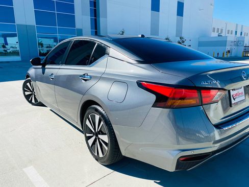 Used 2022 Nissan Altima 2.5 SV image 5