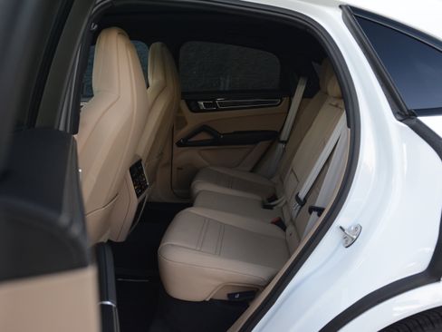 Certified 2023 Porsche Cayenne S Platinum image 31