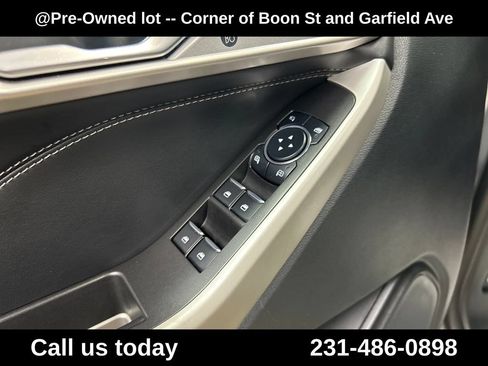 Used 2023 Ford Explorer Limited AWD/4WD image 16
