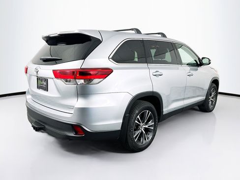 Used 2019 Toyota Highlander LE image 9