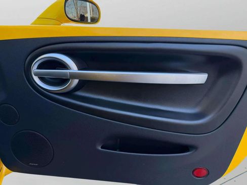 Used 2004 Chevrolet SSR w/ Preferred Equipment Group image 15