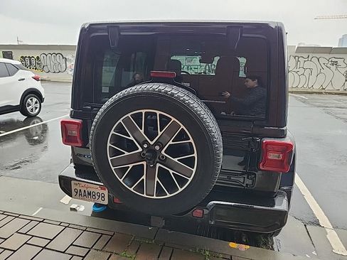 Used 2022 Jeep Wrangler Unlimited Sahara image 6