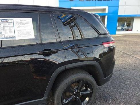 Used 2023 Jeep Grand Cherokee Altitude image 89