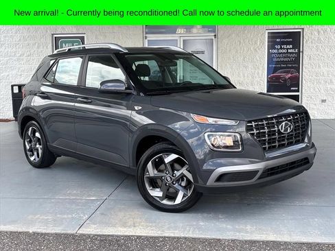 Used 2024 Hyundai Venue SEL FWD image 1