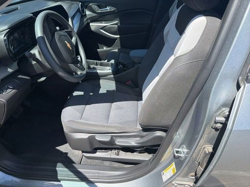Used 2024 Chevrolet Trax LS w/ LS Convenience Package FWD image 7