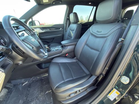 Used 2025 Cadillac XT6 Premium Luxury image 12