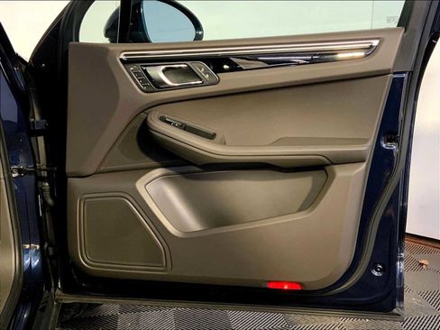 Certified 2023 Porsche Macan image 26