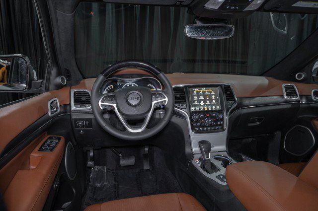Used 2018 Jeep Grand Cherokee Summit AWD/4WD image 18