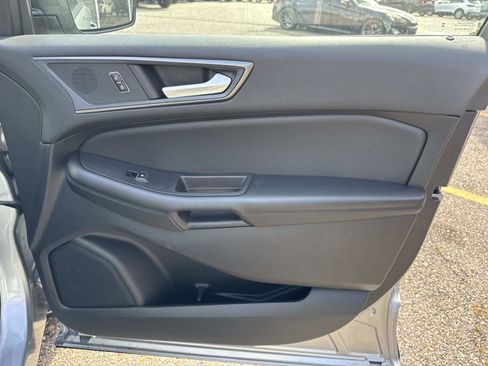 Used 2024 Ford Edge SE image 11