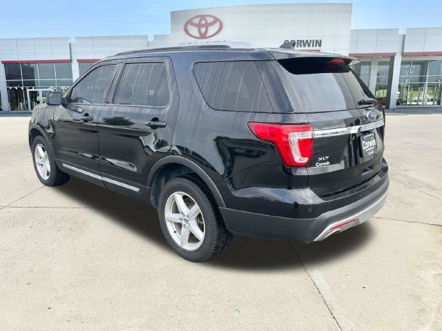 Used 2017 Ford Explorer XLT AWD/4WD image 3