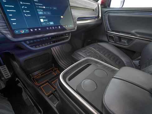 Used 2022 Rivian R1T Adventure image 21