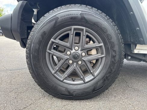 Used 2025 Jeep Wrangler Unlimited Sport AWD/4WD image 42