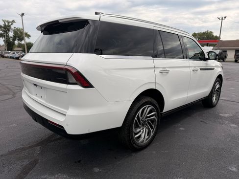 Used 2025 Lincoln Navigator Reserve AWD/4WD image 9