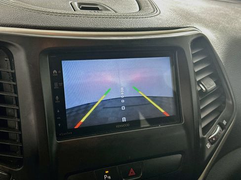 Used 2017 Jeep Cherokee Latitude w/ Safety/Convenience Group FWD image 23