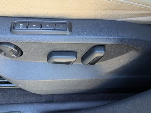 Used 2020 Volkswagen Atlas Cross Sport SEL image 19