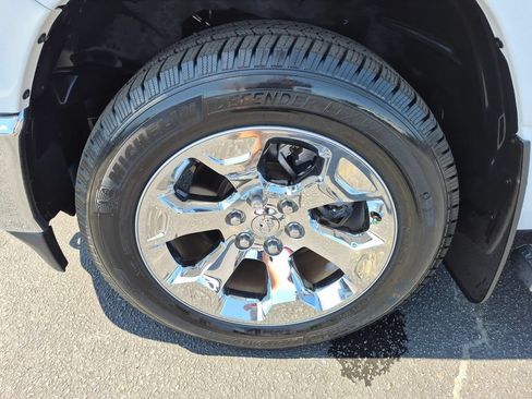 Used 2019 RAM 1500 Big Horn AWD/4WD image 9
