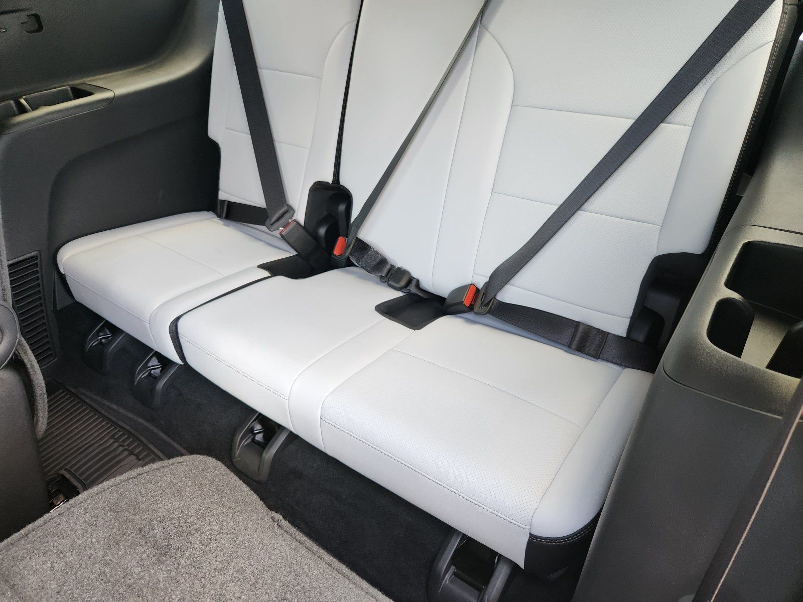 Used 2026 Chevrolet Traverse High Country w/ LPO, Floor Liner Package FWD image 39