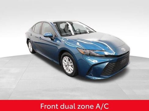 Used 2025 Toyota Camry LE image 2